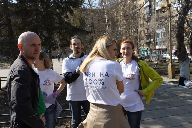 На «Аллее роз» высадили сосны, сирень и рябину