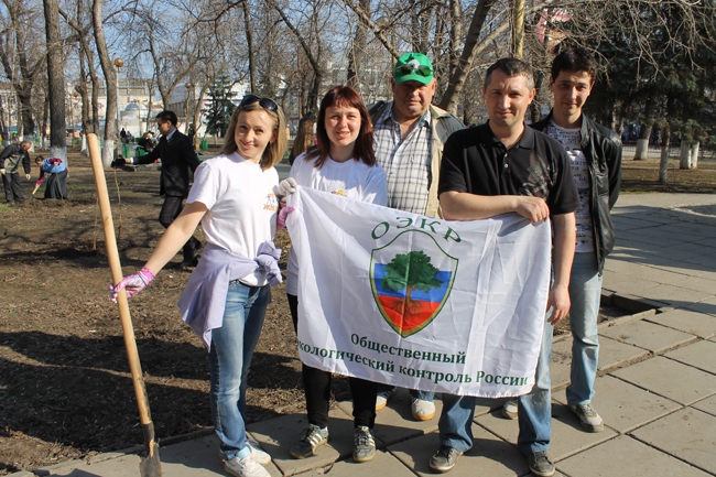 На «Аллее роз» высадили сосны, сирень и рябину