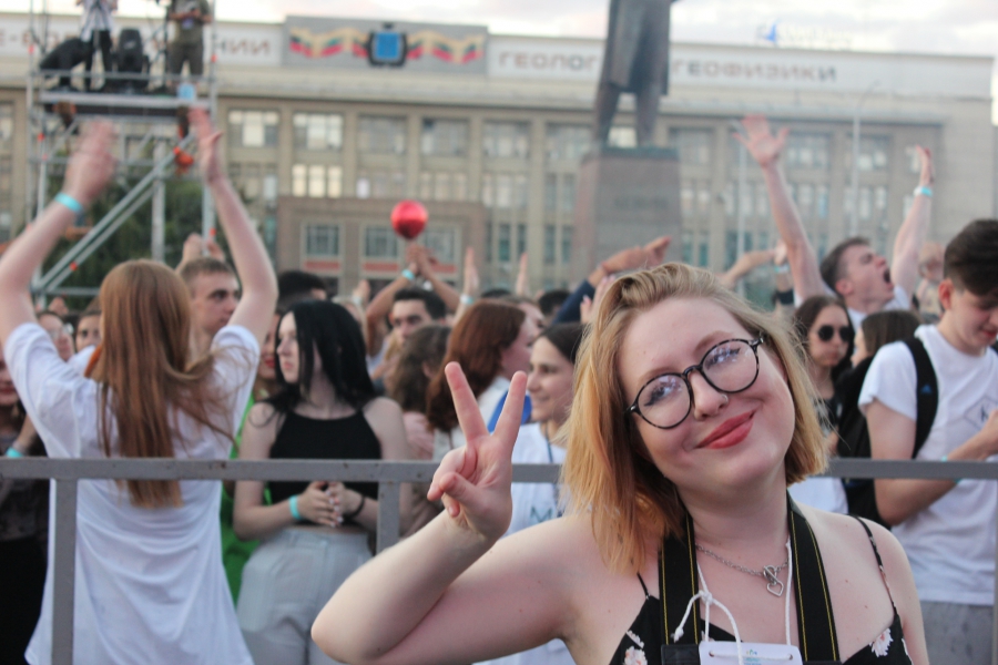 В Саратове 6,5 тысяч выпускников собрались на «Розу ветров»