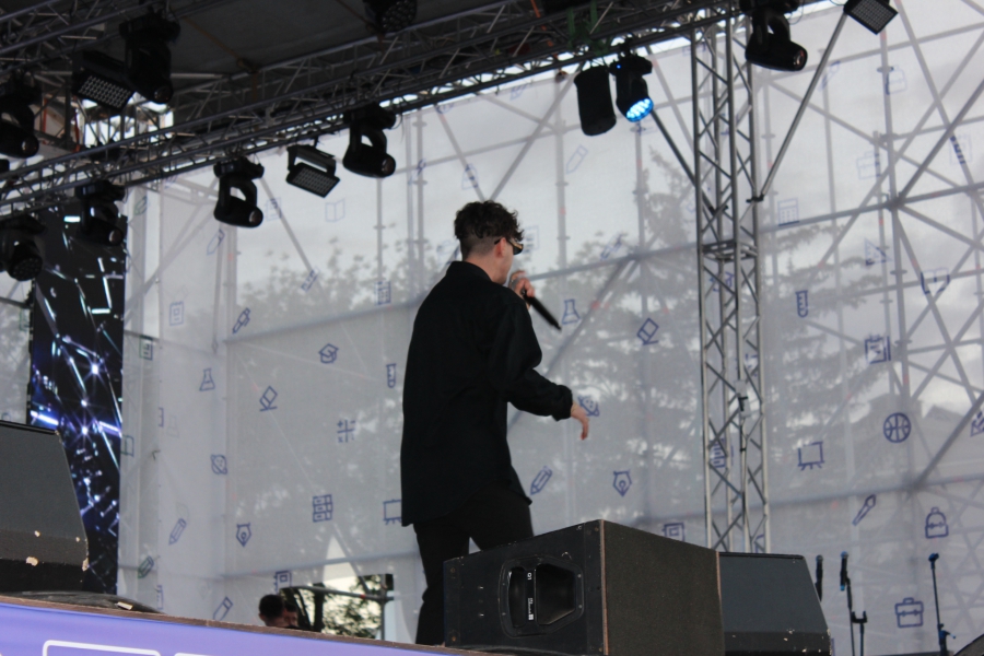 В Саратове 6,5 тысяч выпускников собрались на «Розу ветров»