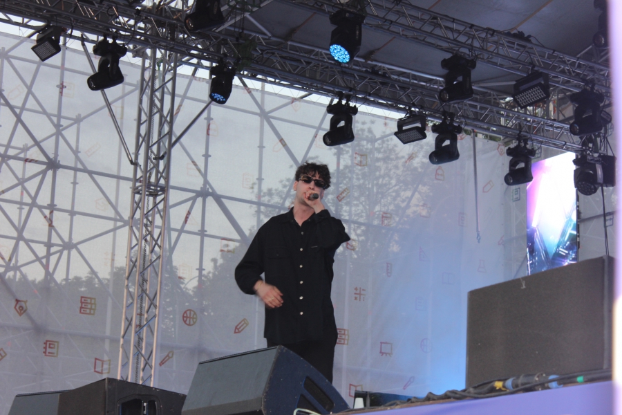 В Саратове 6,5 тысяч выпускников собрались на «Розу ветров»