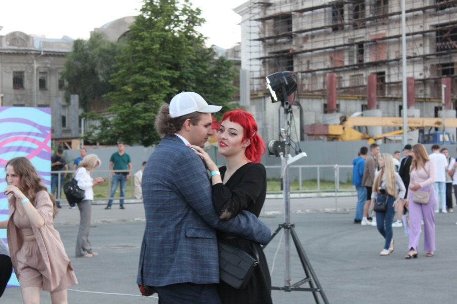 В Саратове 6,5 тысяч выпускников собрались на «Розу ветров»