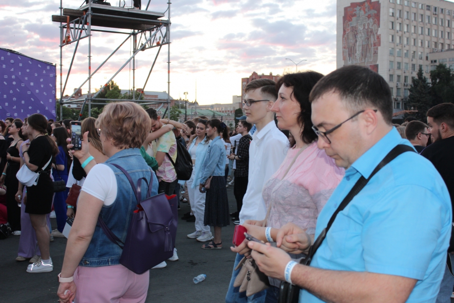 В Саратове 6,5 тысяч выпускников собрались на «Розу ветров»