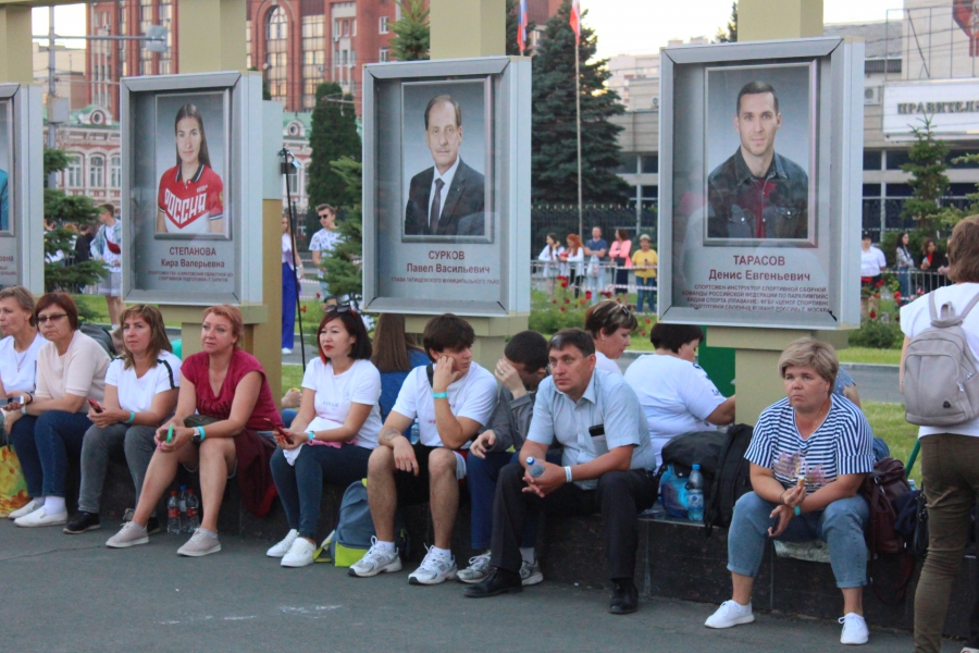 В Саратове 6,5 тысяч выпускников собрались на «Розу ветров»