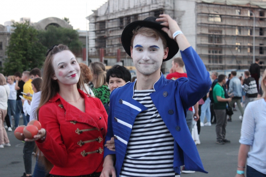 В Саратове 6,5 тысяч выпускников собрались на «Розу ветров»