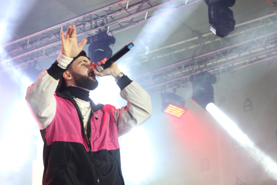 Над Саратовом прогремел салют для тысяч выпускников