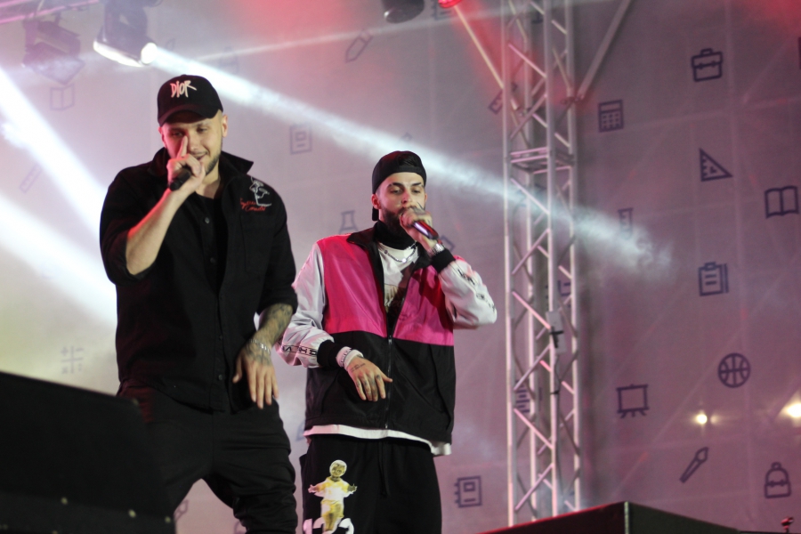 Над Саратовом прогремел салют для тысяч выпускников