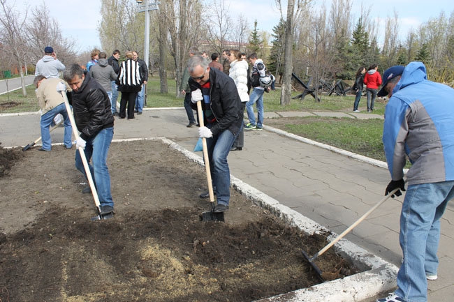 Губернатор «променял» субботник на осмотр дорог