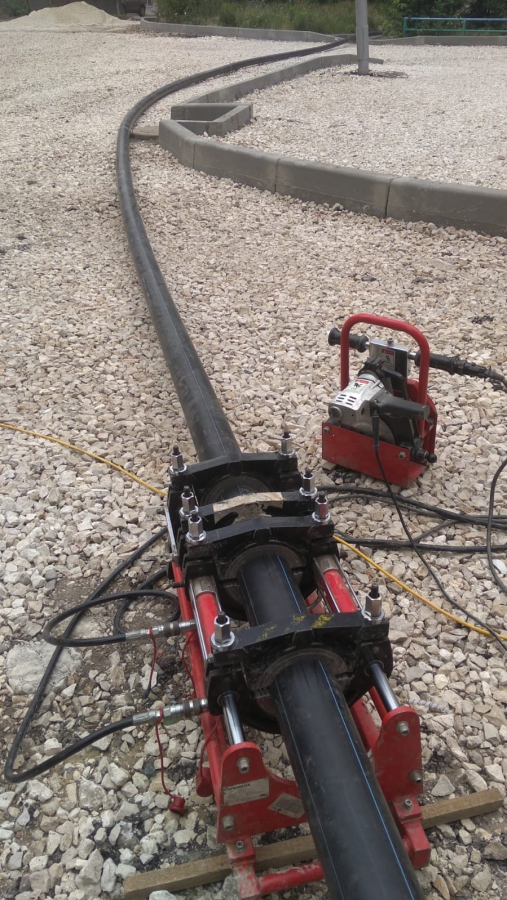 КВС завершают перекладку внутриквартальных водосетей по улице Саперной