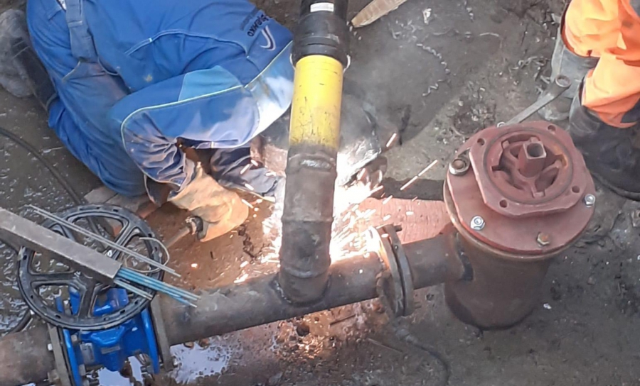 КВС завершают перекладку внутриквартальных водосетей по улице Саперной