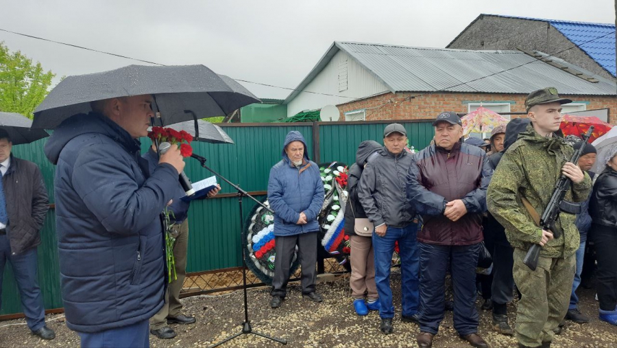 В Пугачевском районе простились с погибшим в спецоперации Русланом Кузбаковым