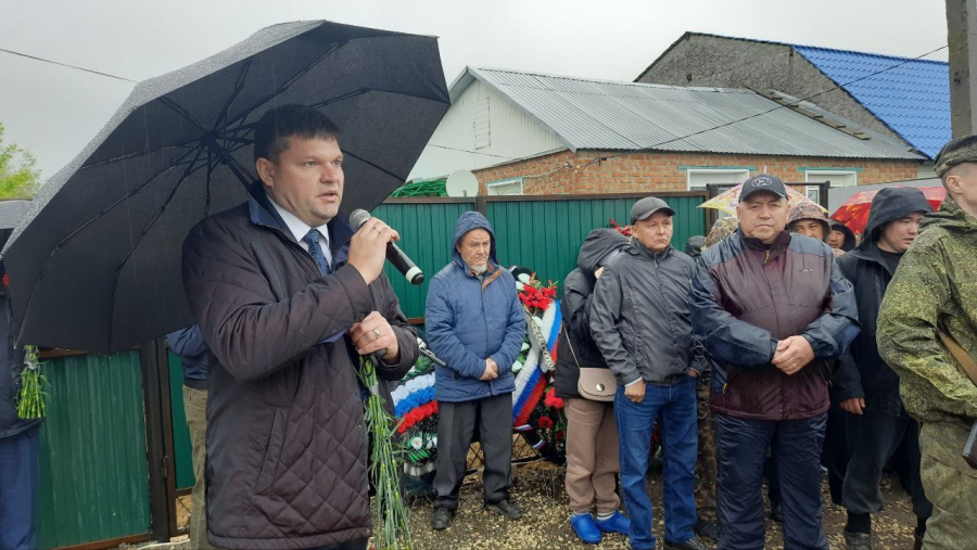 В Пугачевском районе простились с погибшим в спецоперации Русланом Кузбаковым