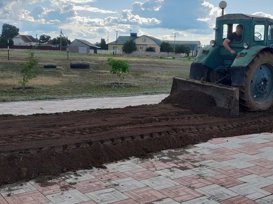 В Новой Терновке по инициативе местных жителей благоустраивают парк «Семейный»