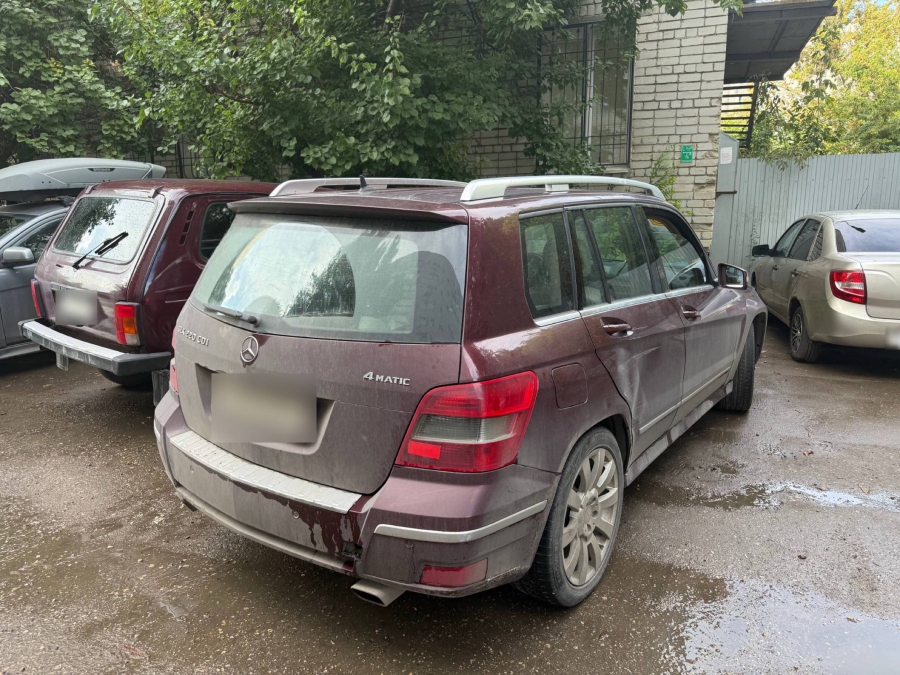 В Саратове женщина оплатила 87 штрафов после ареста «Мерседеса»