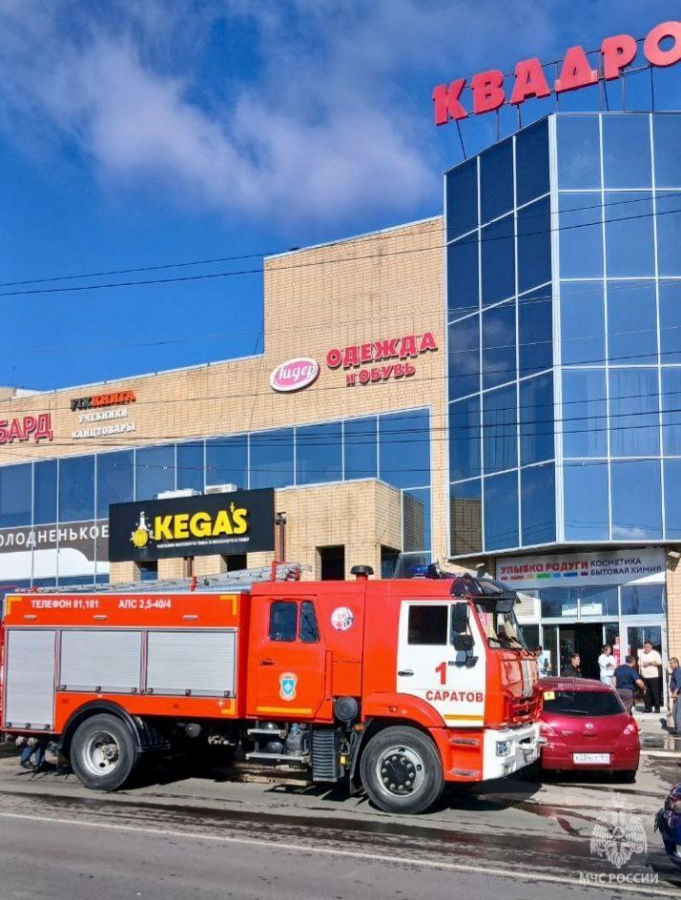 В Саратове посетителей ТЦ эвакуировали из-за пожара в бильярдной