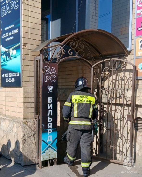 В Саратове посетителей ТЦ эвакуировали из-за пожара в бильярдной