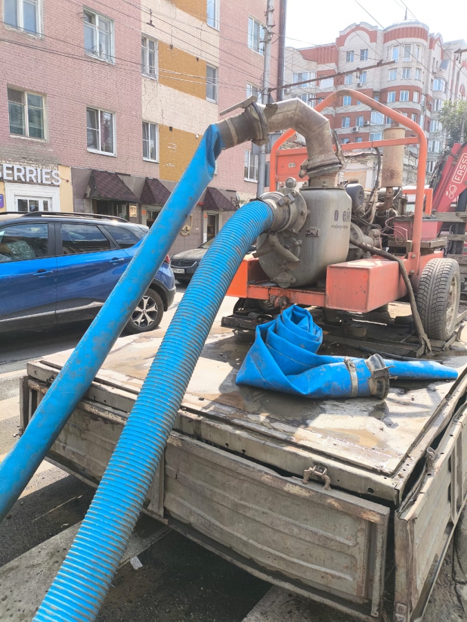 В Саратове больше недели затапливает водой подвал Речного вокзала