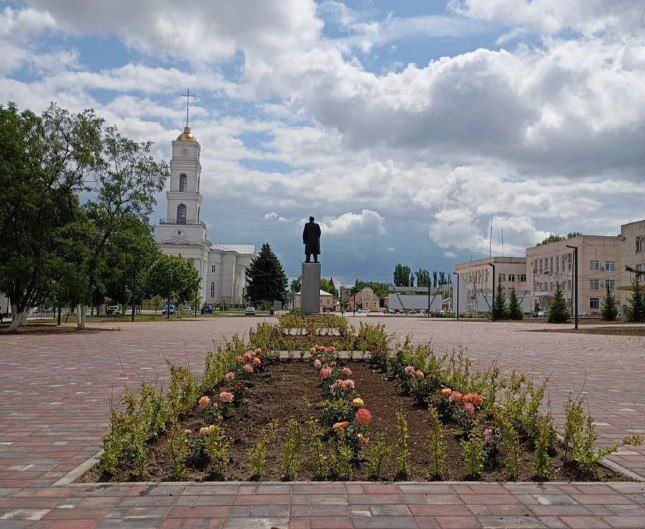 В Марксе по программе благоустроили сквер и площадь