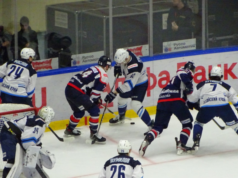 «Кристалл» не забросил шайб «Динамо-Алтаю»