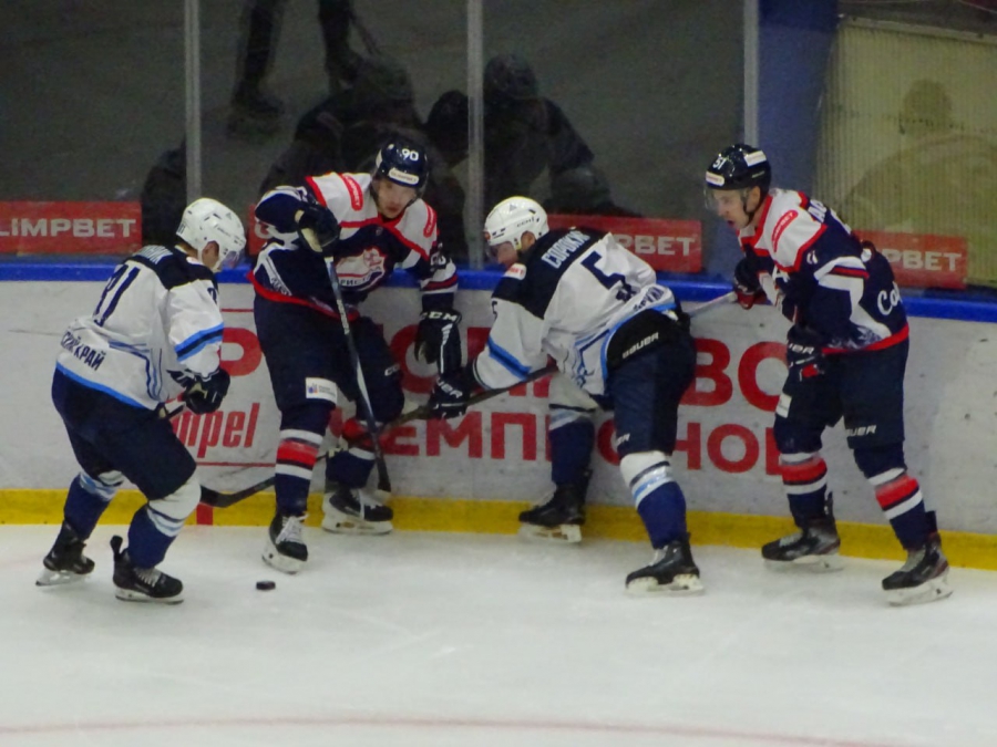 «Кристалл» не забросил шайб «Динамо-Алтаю»