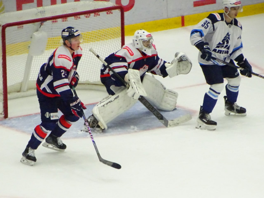 «Кристалл» не забросил шайб «Динамо-Алтаю»