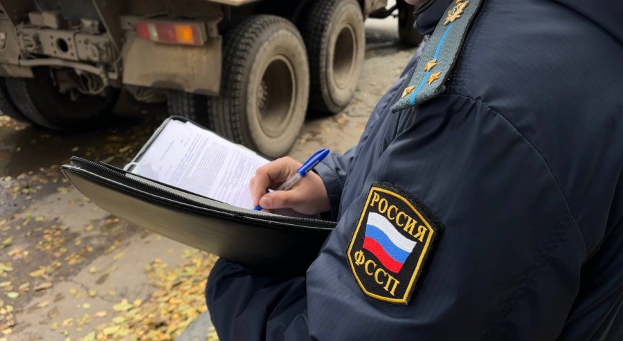 В центре Саратова принудительно сносят овощной ларек возле СУ СК