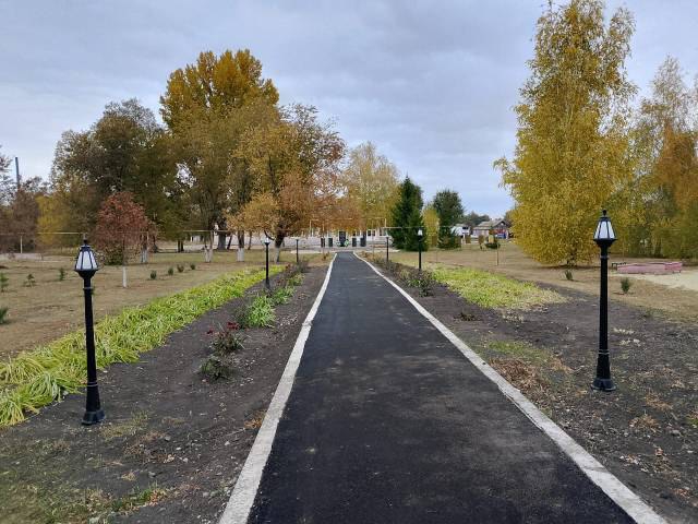 В селе Вольского района обустроили новый сквер по инициативе местных жителей