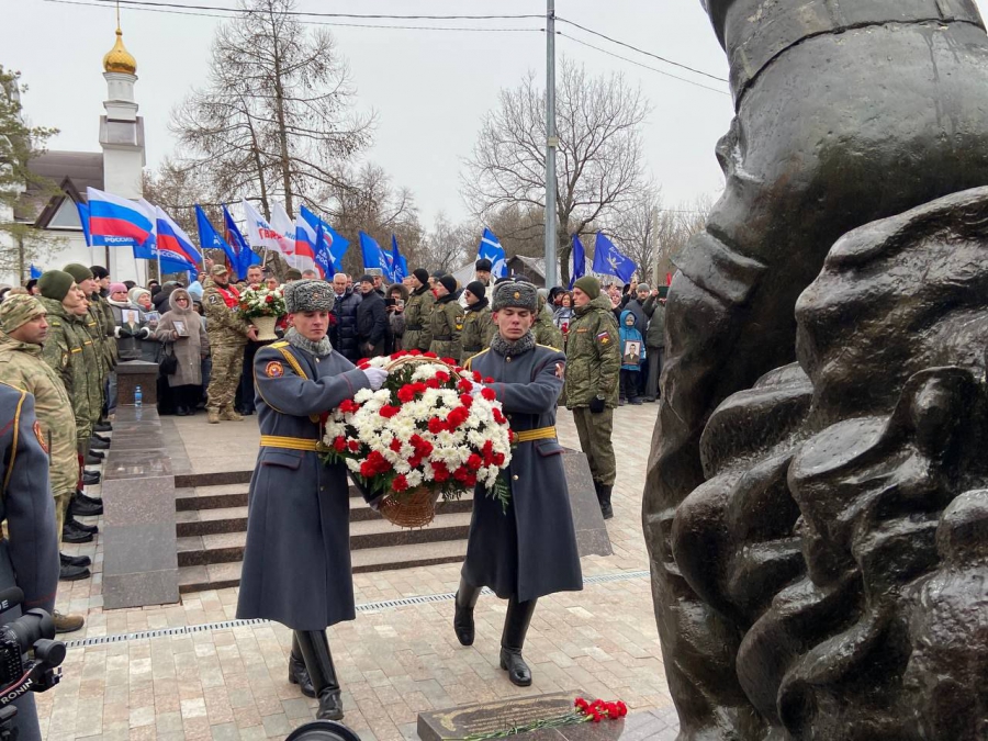 В Солнечном-2 открыли два бюста Героям Советского Союза