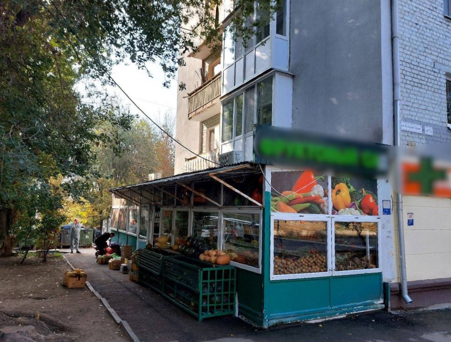 На Большой Горной демонтируют торговую пристройку у многоквартирного дома