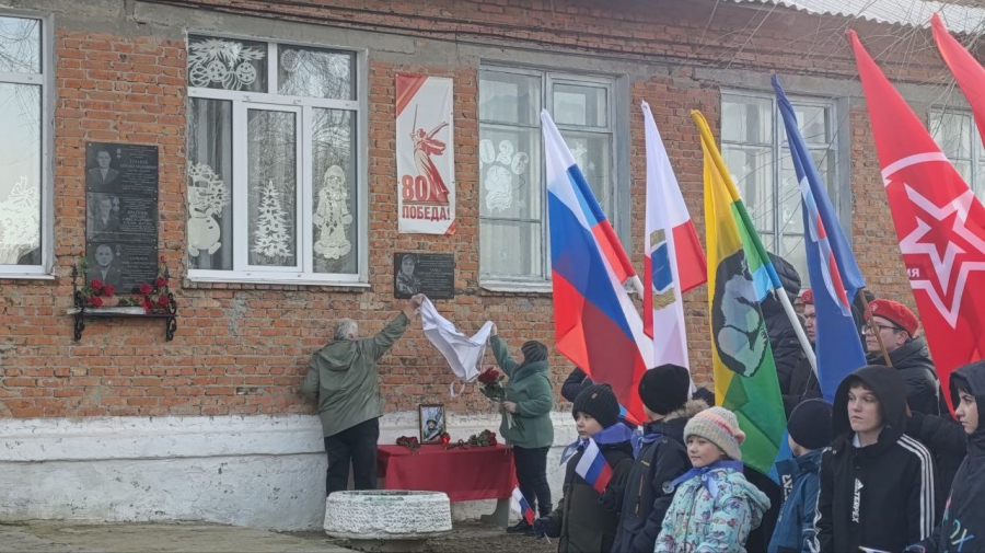 В селе Ключи открыли два мемориальных стенда погибшим бойцам СВО