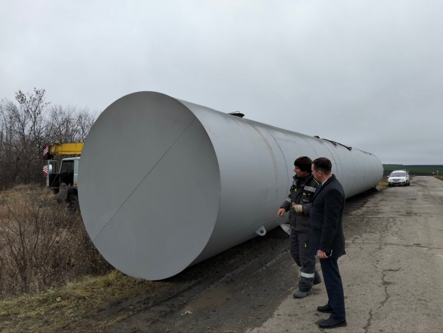 В Больших Озерках устанавливают новую водонапорную башню