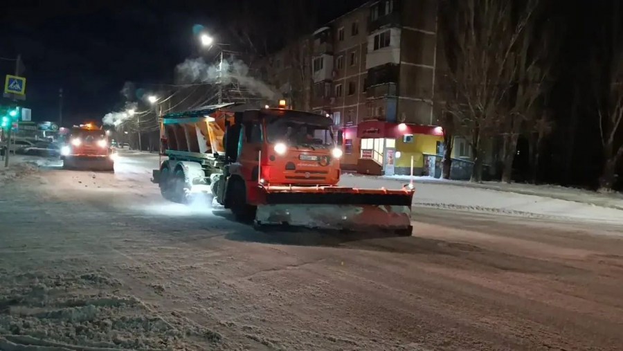 После шторма в Саратове с улиц вывезли более 3000 кубометров снега