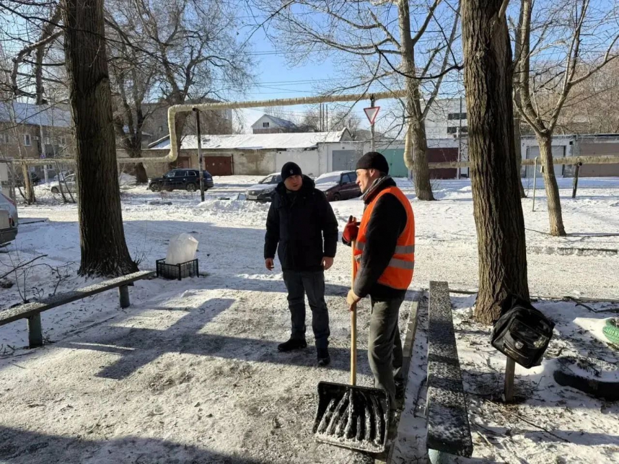 После шторма в Саратове с улиц вывезли более 3000 кубометров снега