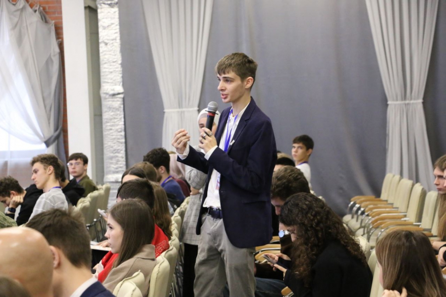 В Саратове состоялся патриотический форум в честь 80-летия Победы