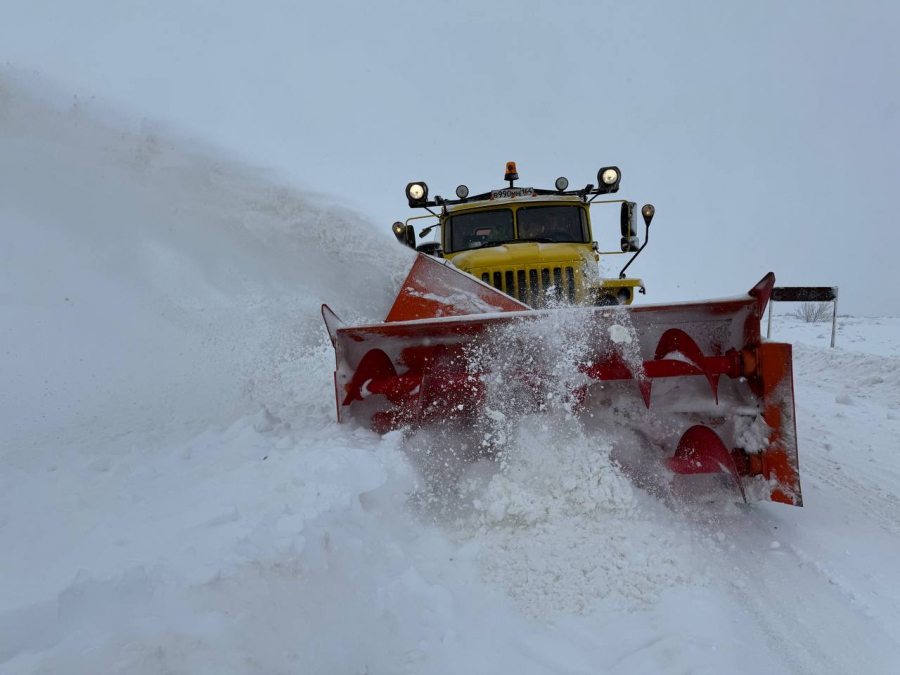 В Саратовской области на расчистку трасс отправили более 1700 единиц техники