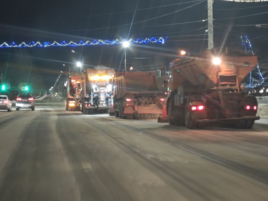 В Саратовской области на расчистку трасс отправили более 1700 единиц техники