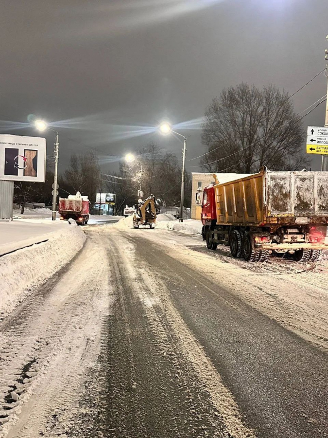 В Саратовской области на расчистку трасс отправили более 1700 единиц техники
