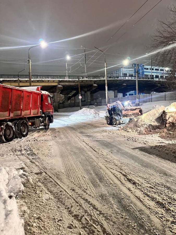В Саратовской области на расчистку трасс отправили более 1700 единиц техники