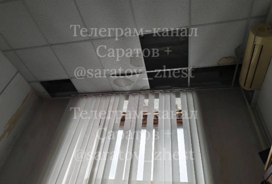 В учебном корпусе Вавиловского университета обвалился потолок в аудиториях