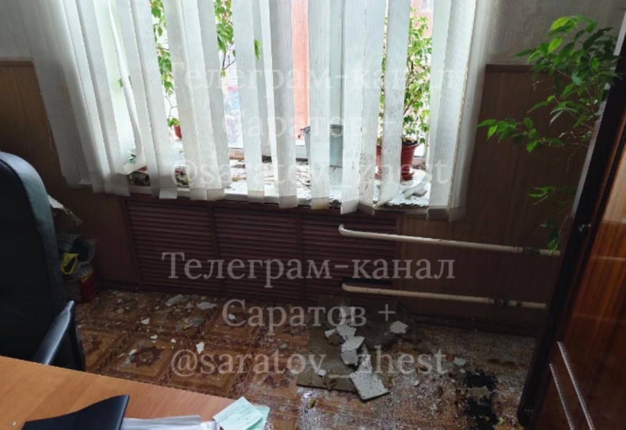 В учебном корпусе Вавиловского университета обвалился потолок в аудиториях