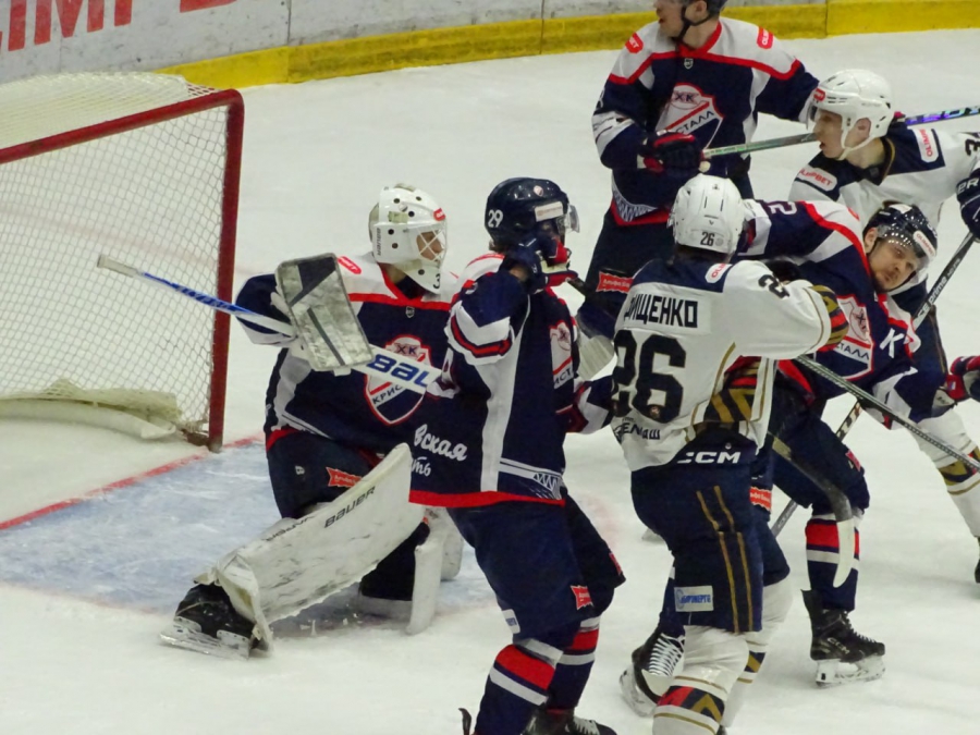 «Кристалл» забросил четыре безответные шайбы «Олимпии»