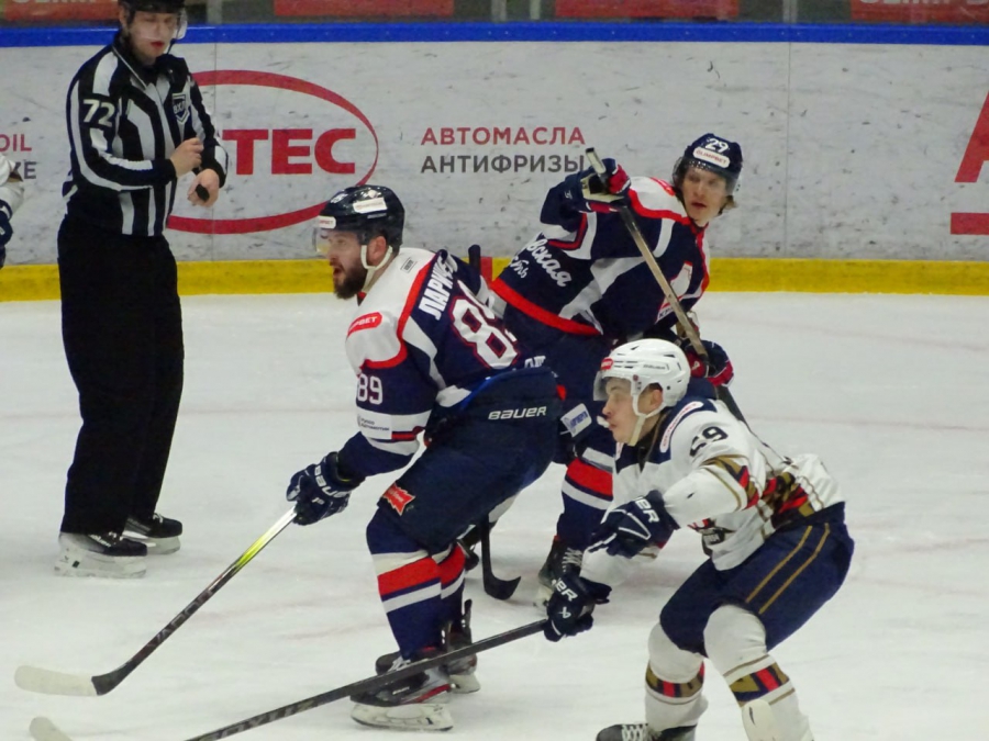 «Кристалл» забросил четыре безответные шайбы «Олимпии»