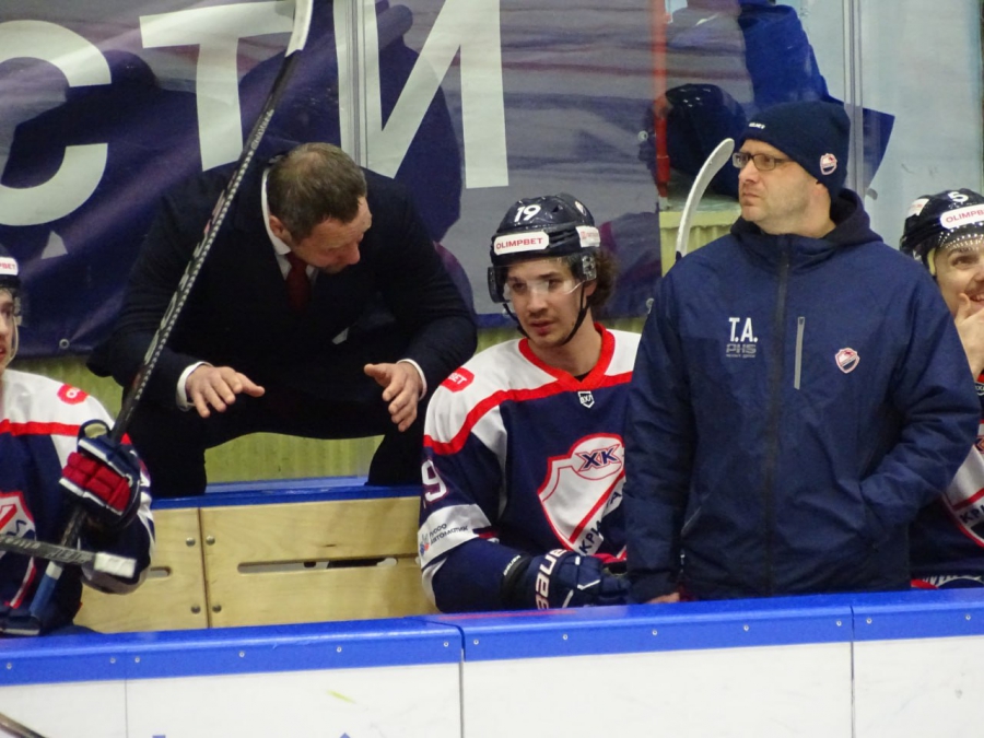 «Кристалл» забросил четыре безответные шайбы «Олимпии»