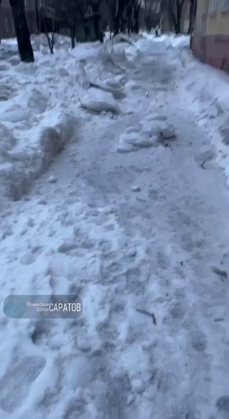 В Ленинском районе из-за неубранных сосулек дети рискуют при походе в школу