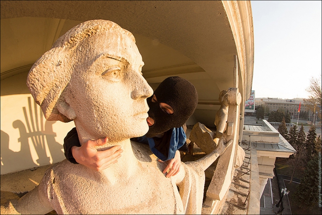 Саратовский блогер увидел разруху на крыше оперного театра