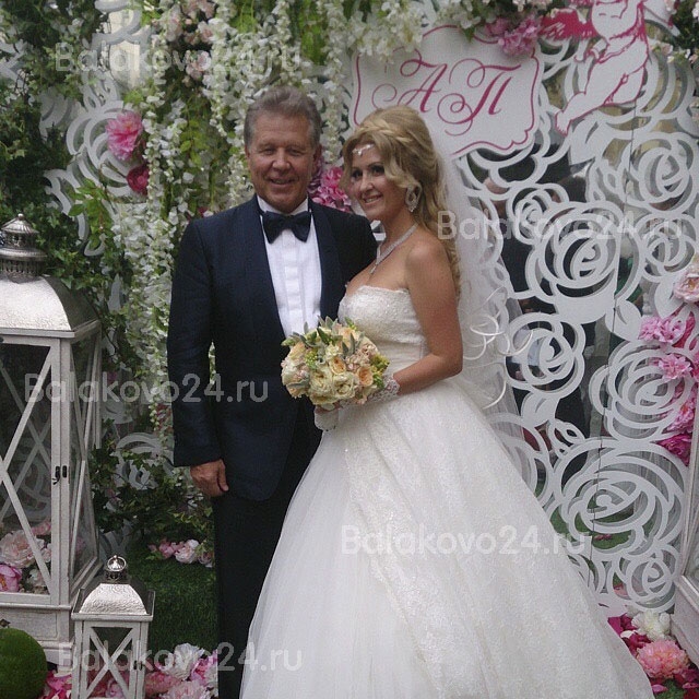 СМИ: Экс-губернатор Саратовской области Павел Ипатов женился