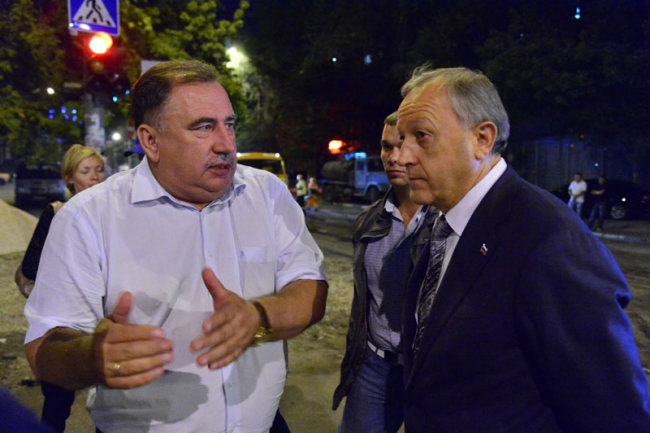 Губернатор поручил выбрать в Саратове улицы для ремонта