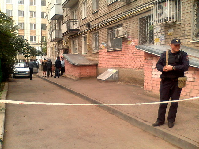 В центре Саратова мужчина выпал из окна 9-го этажа