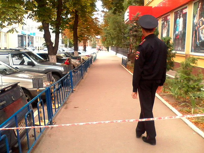 В центре Саратова мужчина выпал из окна 9-го этажа