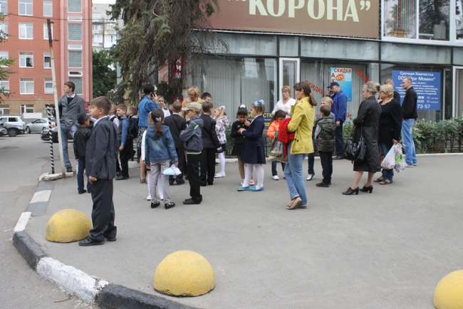 В центре Саратова мужчина выпал из окна 9-го этажа